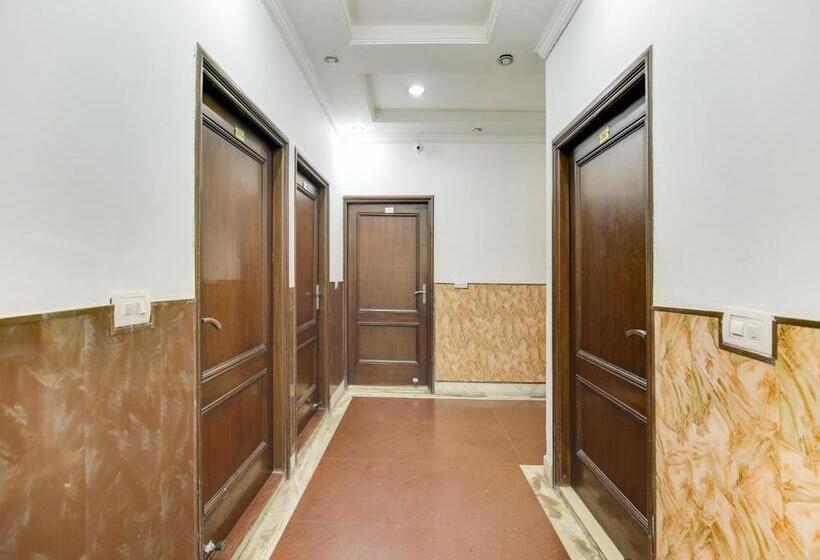 Collection O Hotel Radis Inn