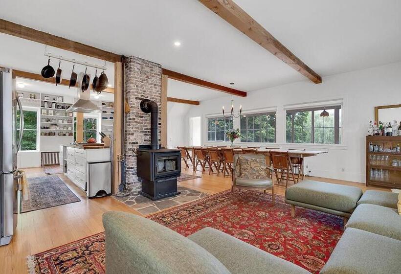 فندق Bryant Farm Limit 27 Farmhouse