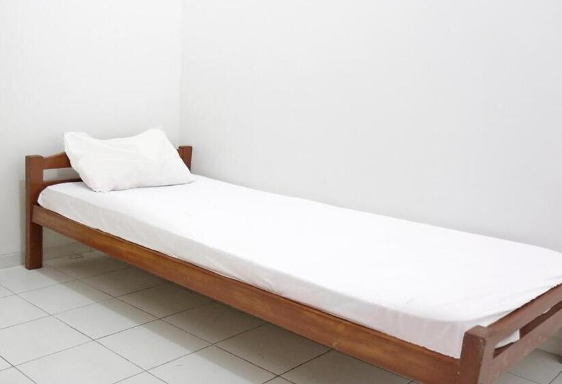 ホテル Oyo Life 92925 Kost Bu Mala 2 Syariah
