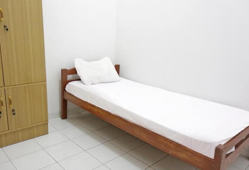ホテル Oyo Life 92925 Kost Bu Mala 2 Syariah