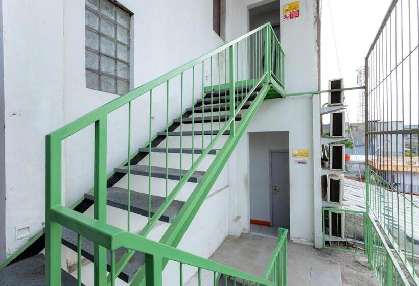 هتل Reddoorz Near Mangga Dua Mall