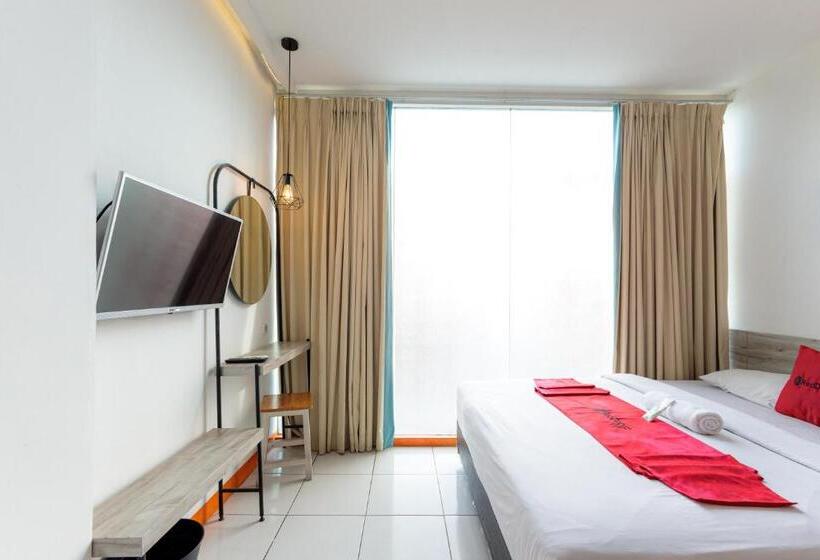 هتل Reddoorz Near Mangga Dua Mall