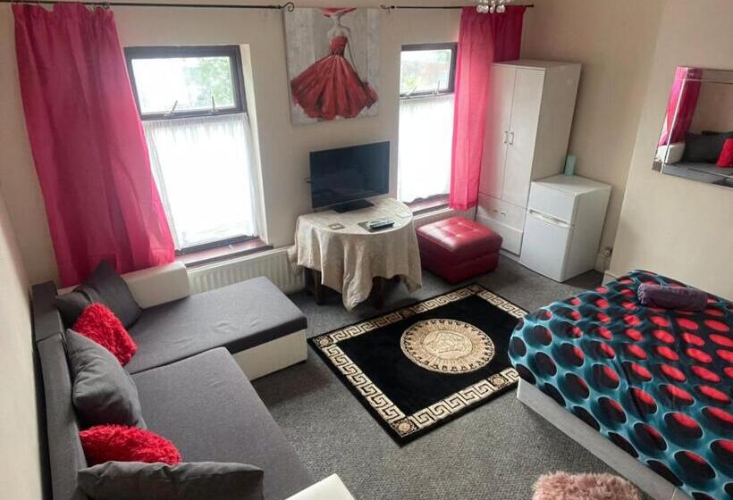 پانسیون Quite Broad Rest 2