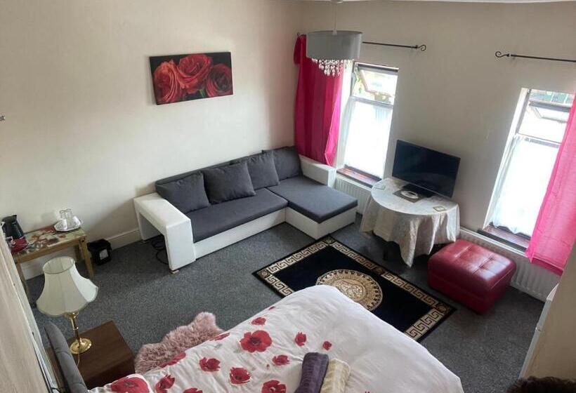 پانسیون Quite Broad Rest 2