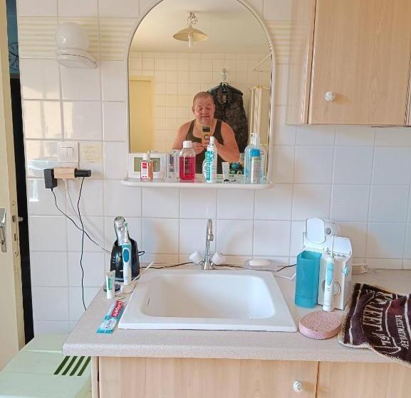 펜션 Room In Bb   Lit 2 Personnes Avec Un Grand Bureau