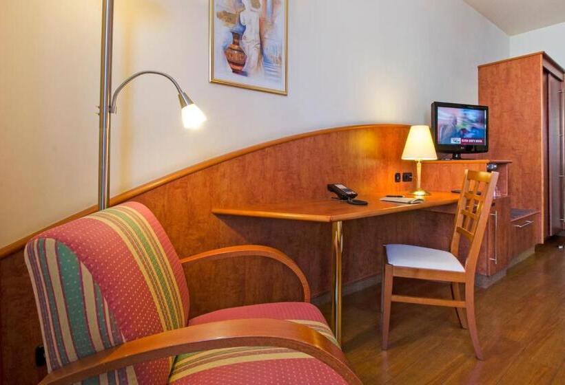 בית מלון כפרי 1, 2, Sleep Boardinghouse Unterschleißheim Zentrum