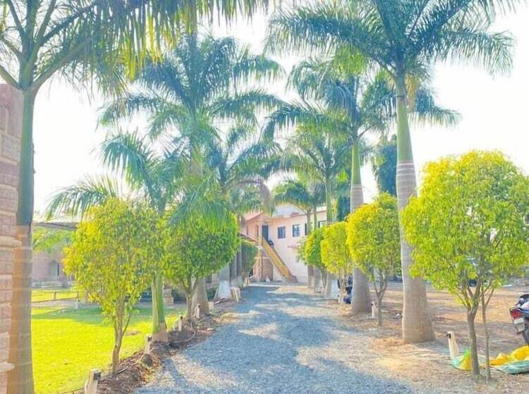 Отель Gir Night Resort By Royal Collection