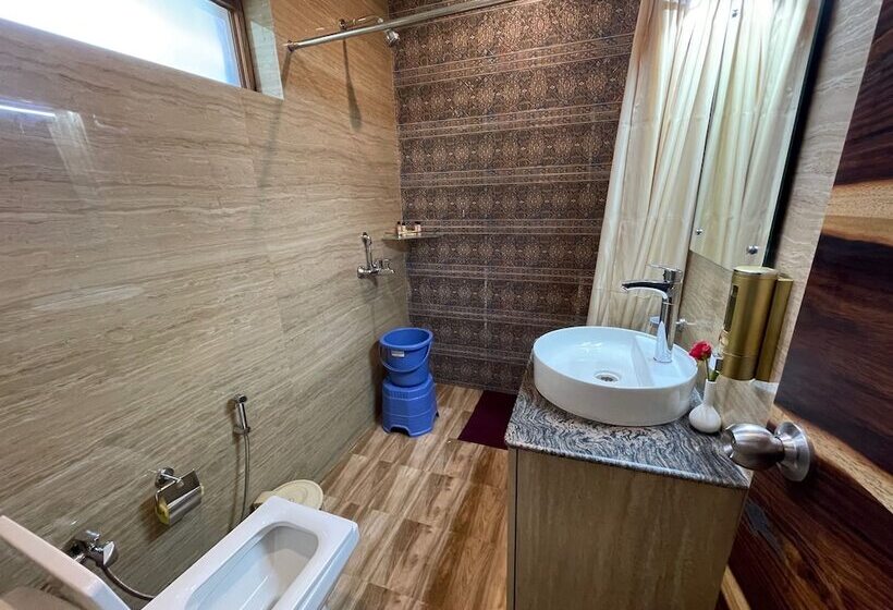 فندق Sangita Resorts Naukuchiatal