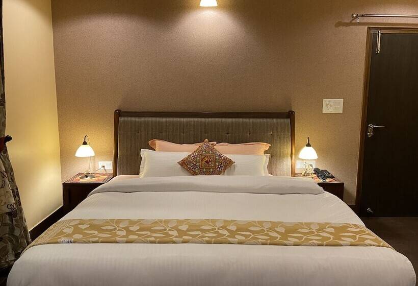 فندق Sangita Resorts Naukuchiatal
