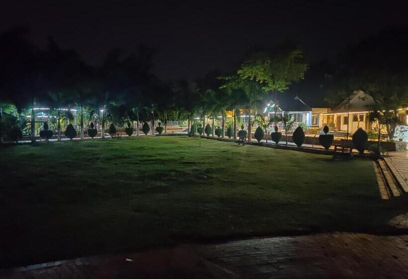 فندق Vrindavan Gopala Resort
