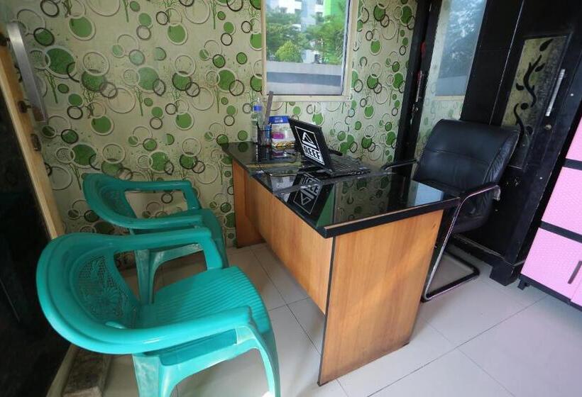 هتل Collection O 93142 Lion Rooms