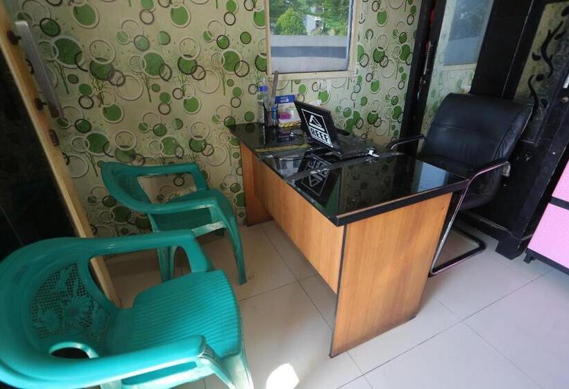 هتل Collection O 93142 Lion Rooms