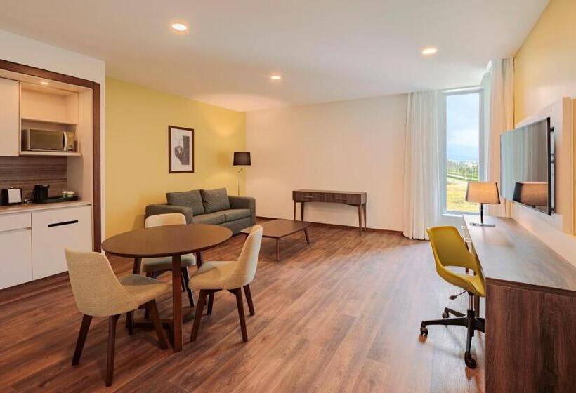 هتل Holiday Inn  Quito Airport, An Ihg