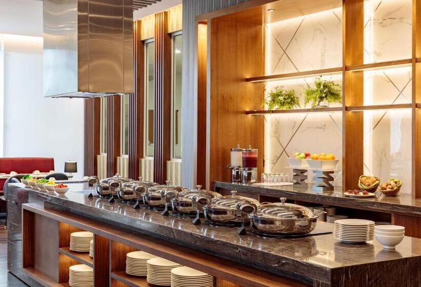 هتل Holiday Inn  Quito Airport, An Ihg