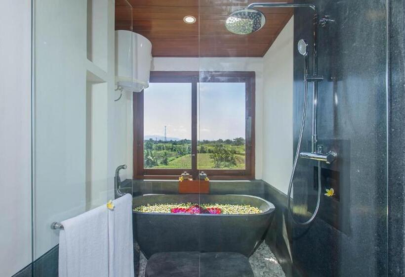 فندق Odessa Village By Pramana Villas