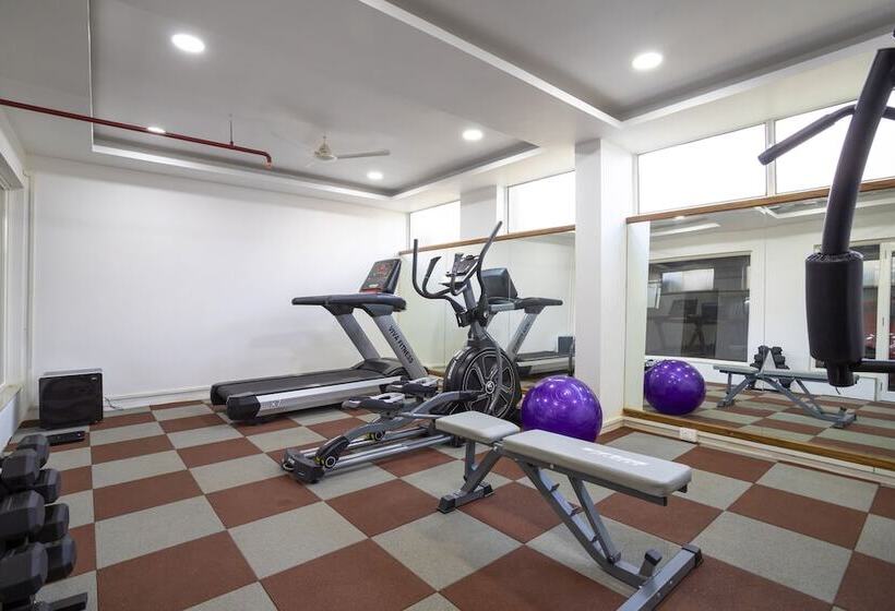 هتل Sairaj Beach Resort   Calangute Goa