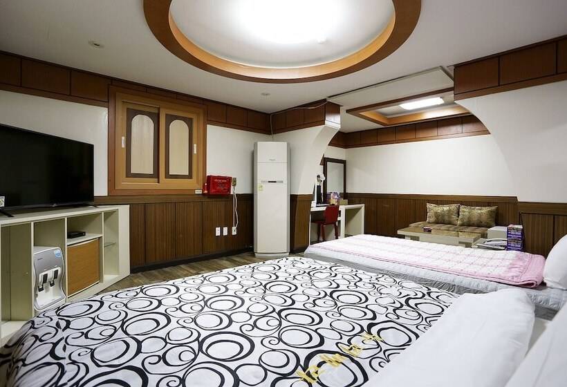 מוטל Wonju New Rivera