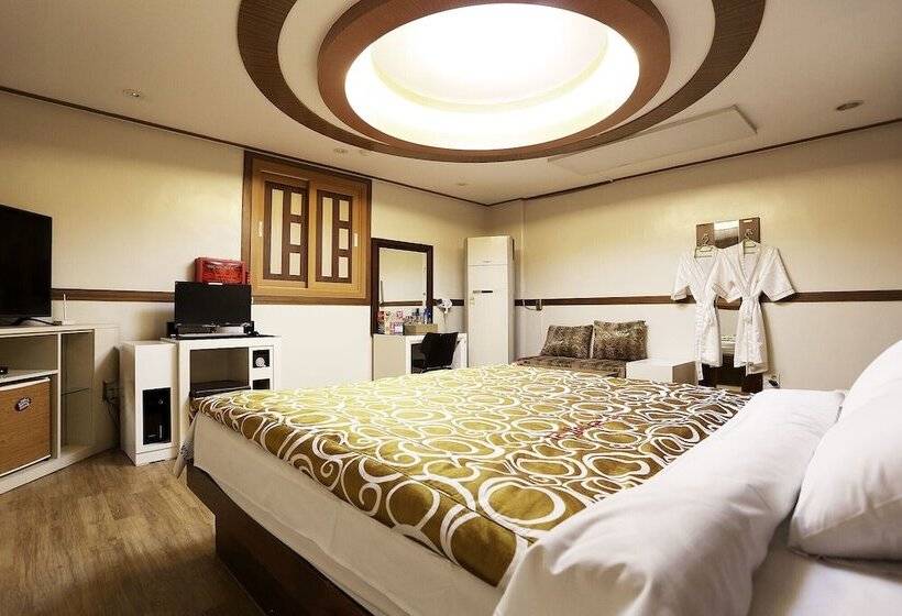 מוטל Wonju New Rivera
