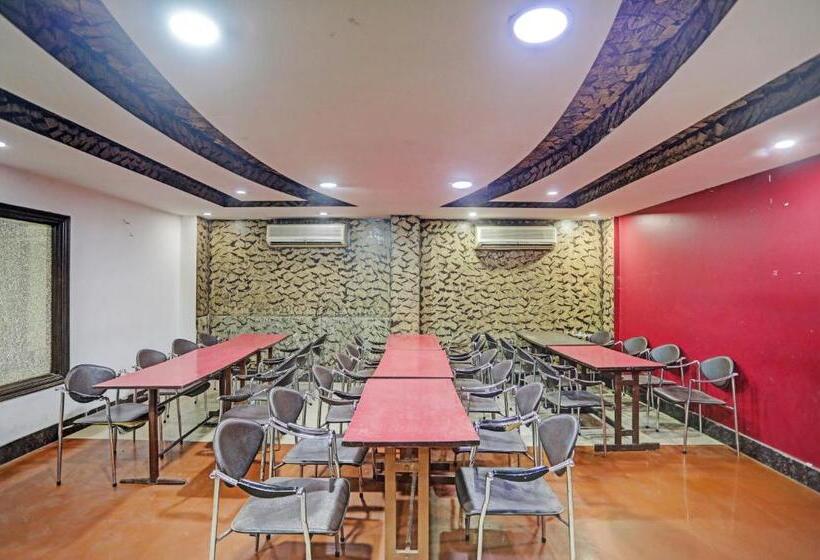 호텔 Anand Near Karol Bagh Metro Station