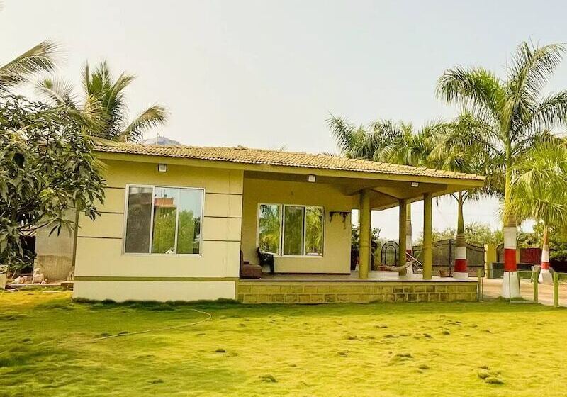 فندق Beach Village Resort
