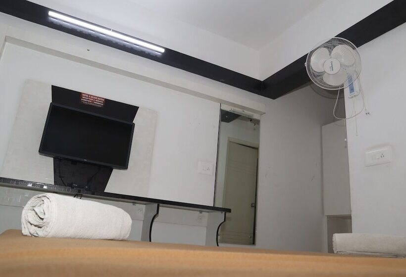 Отель Iroomz S Silver Suites