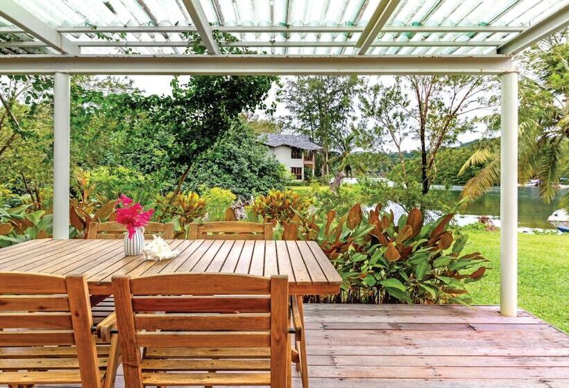 The Little White Bird Traveller Hostel