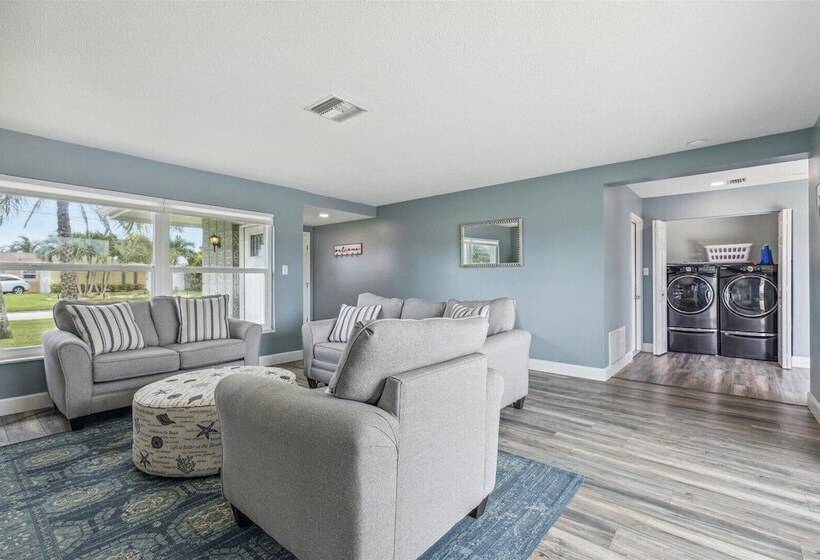 106 La Riviere Rd