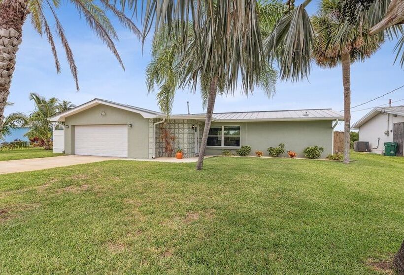 106 La Riviere Rd