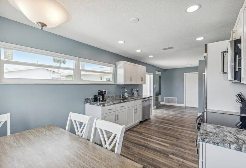 106 La Riviere Rd