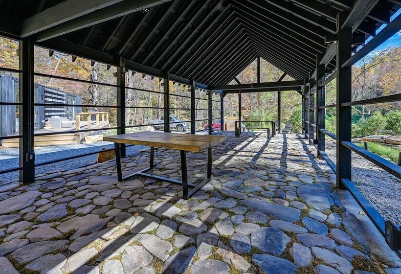 Bryson City Tiny Cabin W/ Deck Near River Access!
