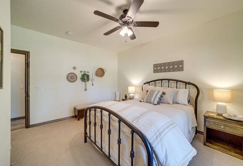 Cozy Checotah Retreat W/ Deck Near Eufaula Lake