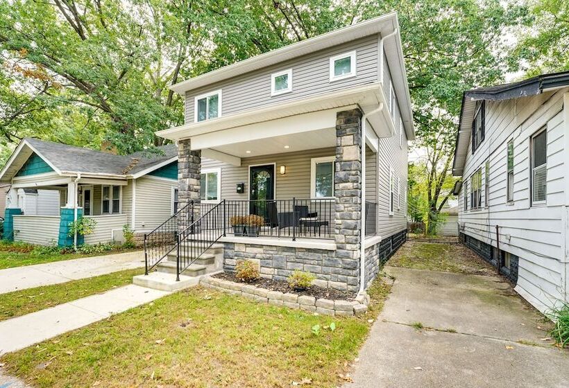Family Friendly Ferndale Home: 3 Mi To Detroit Zoo