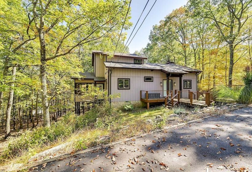 Gorgeous Bushkills Lodge W/ Pool Access!