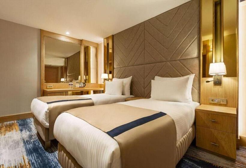 ホテル Days Inn By Wyndham Istanbul Bomonti