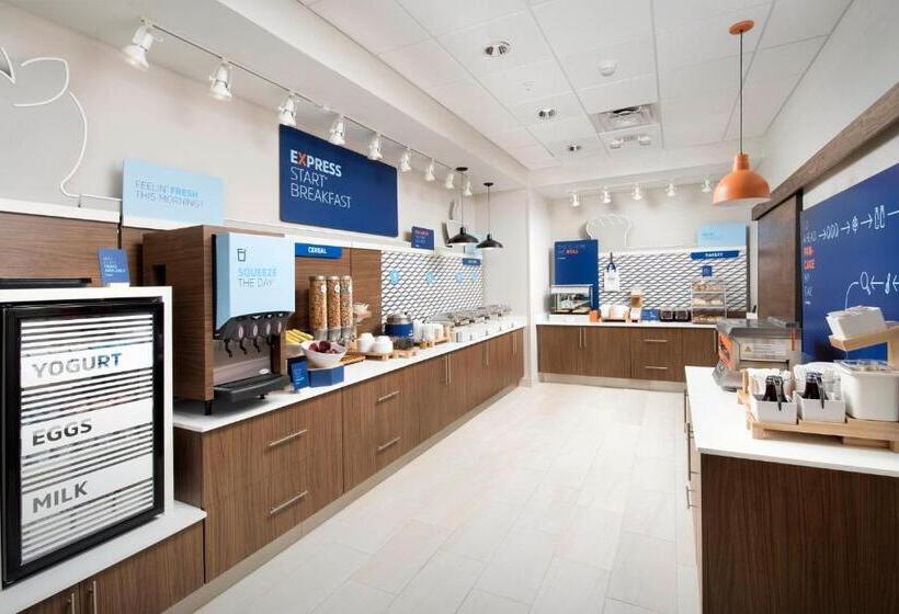 Отель Holiday Inn Express And Suites Columbus New Albany By Ihg