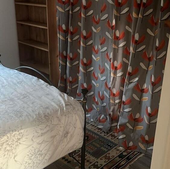 בית מלון כפרי Lovely 1 Bed Lodge In Haverfordwest With Views