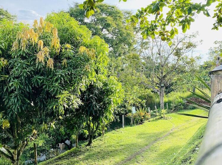 هتل West California