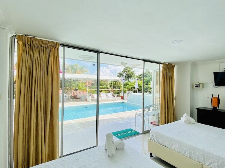 هتل West California