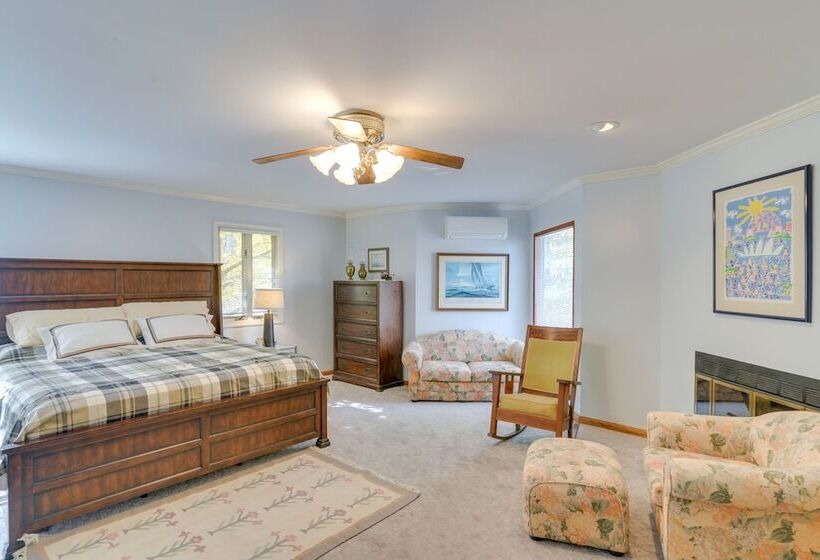 Lakefront Maryland Home   Deck, Grill & Pool Table