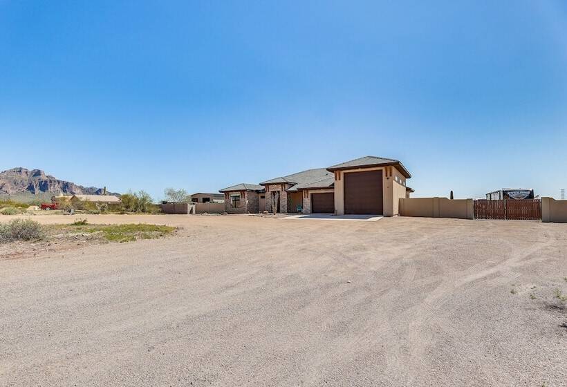 Luxurious Desert Oasis: Fireplace & Private Pool!