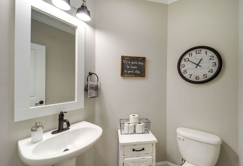 Peaceful Butler Hideaway At The Pond