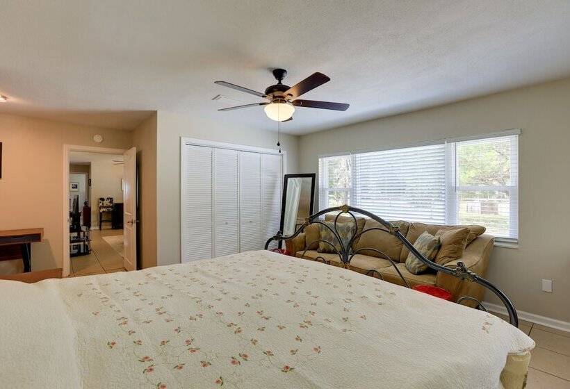 Peaceful Country Home In Williston: Horses Welcome