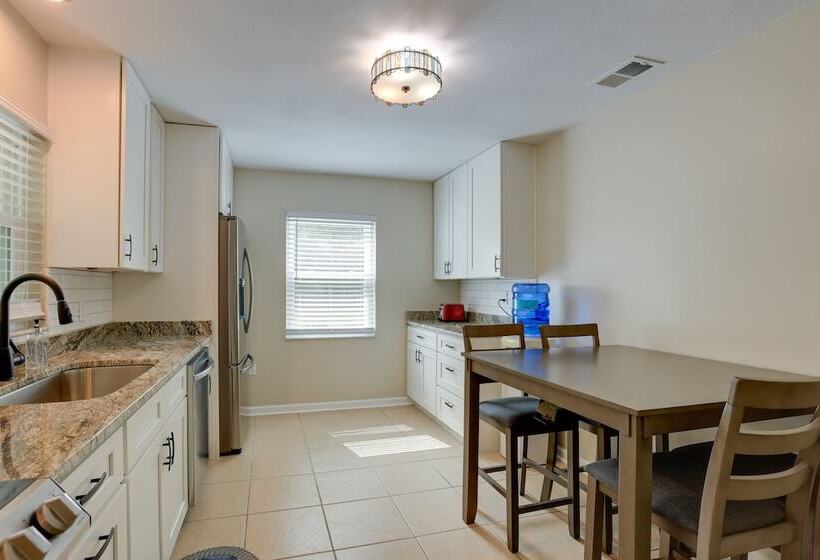 Peaceful Country Home In Williston: Horses Welcome