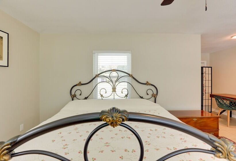 Peaceful Country Home In Williston: Horses Welcome