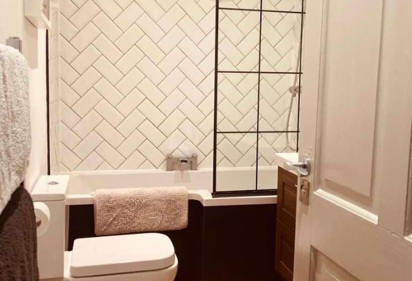 דירת נופש Charming 3 Bed House In London