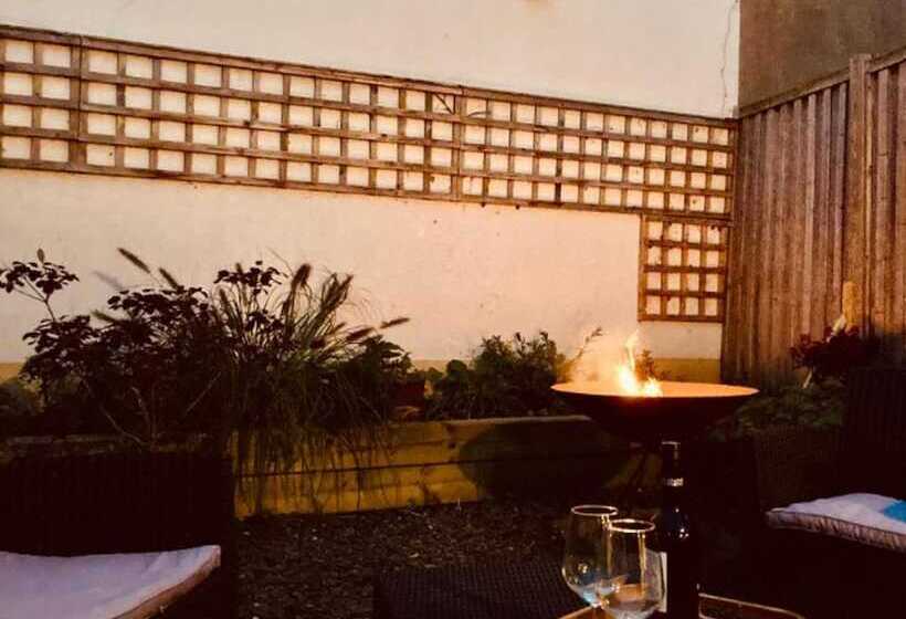 דירת נופש Charming 3 Bed House In London