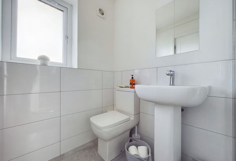 إقامة Cosy And Luxurious House For 10 Guests In Darwen