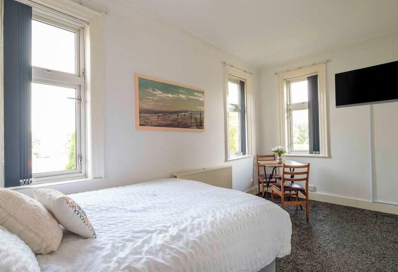 إقامة Lovely 13 Bed House In Coventry