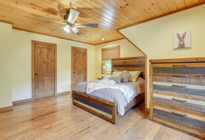 Roan Mountain Home W/ Deck Near Appalachian Trail!
