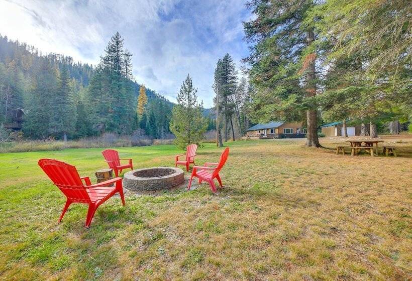 Scenic Priest Lake Vacation Rental: Deck + Views!
